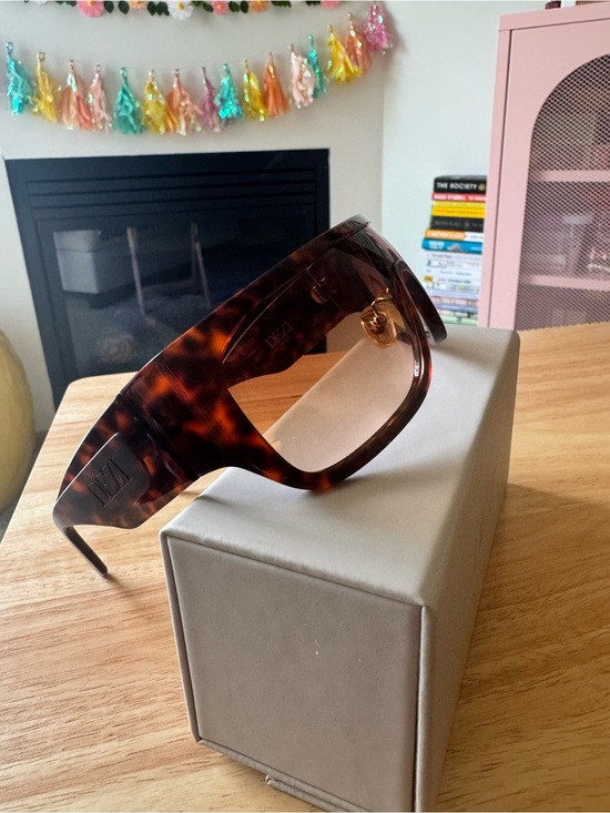DEZI Tortoise Shield Sunglasses with Brown Gradient Lenses main image 4